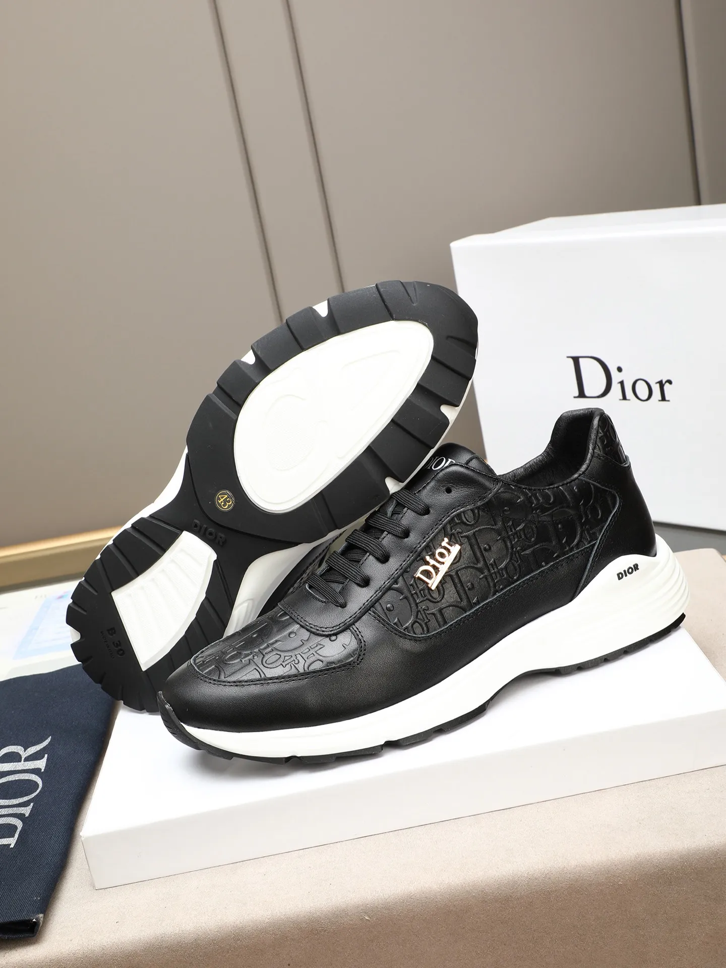🆕🆕🆕Men's Shoes💰P460 Dior's avant-garde and versatile fashionable men's shoes are privately modeled, calfskin embossed, fashionable, simple, stylish, more eye-catching and more classy. It will subvert the old idea and be a must-have for fashionistas who want to spend time with you! Must keep it for yourself! High-end comfort and low-end, high-end quality workmanship. Code number: 38-44 (45 customized) 3 colors for your choice [kiss][kiss][kiss]